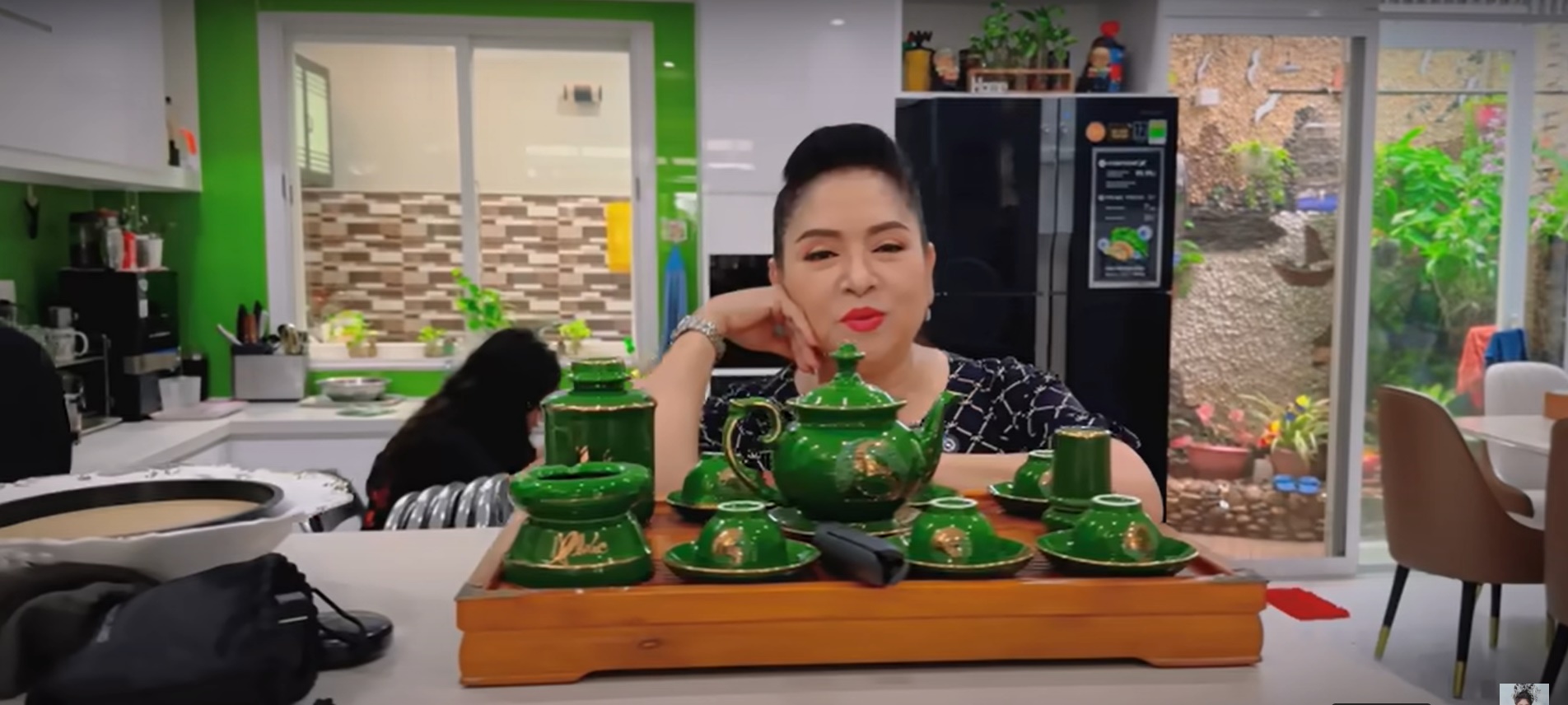 Nữ NSƯT sở hữu nhà mặt tiền vài chục tỷ đồng ở Quận 7, nhiều tài tử theo đuổi nhưng cưới chồng kém tiếng - Ảnh 7.
