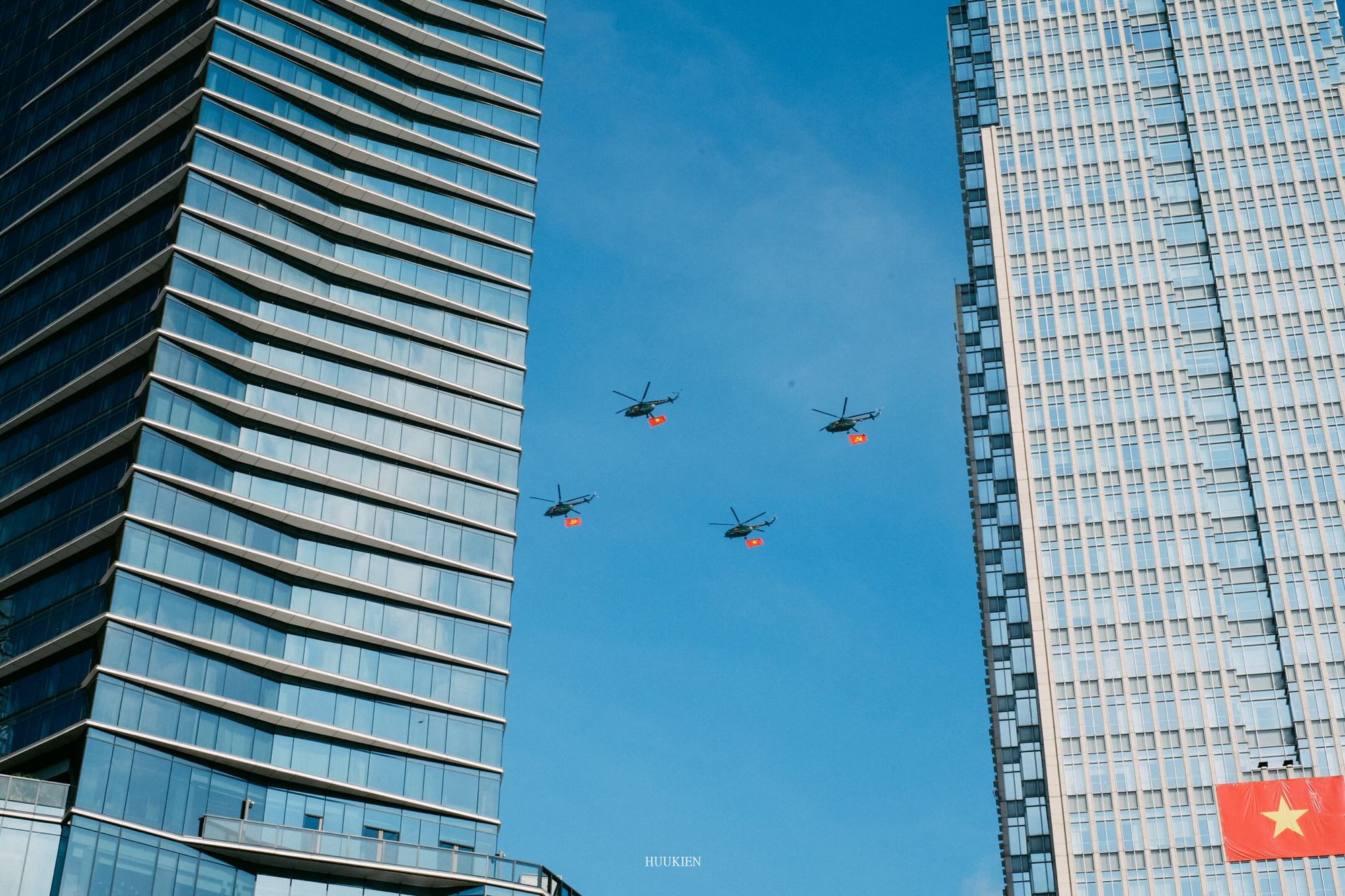 Clip: C&ocirc; g&aacute;i bật kh&oacute;c khi gửi lời nhắn "n&oacute;i g&igrave; với bản th&acirc;n 50 năm sau" - Ảnh 4.