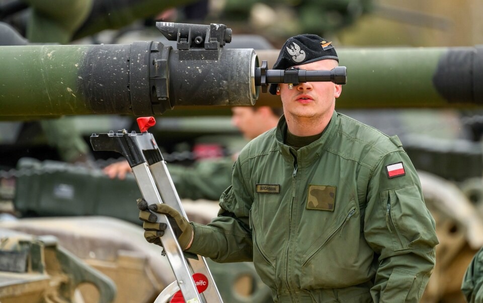 Ba Lan muốn vượt Nga cả về kinh tế lẫn qu&acirc;n sự - Ảnh 2.