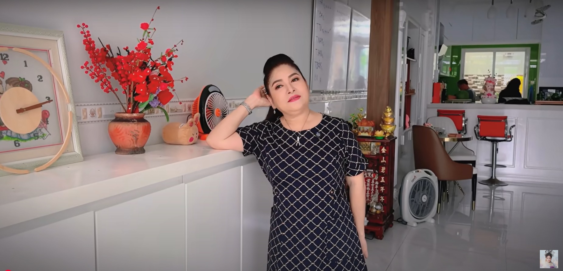 Nữ NSƯT sở hữu nhà mặt tiền vài chục tỷ đồng ở Quận 7, nhiều tài tử theo đuổi nhưng cưới chồng kém tiếng - Ảnh 6.