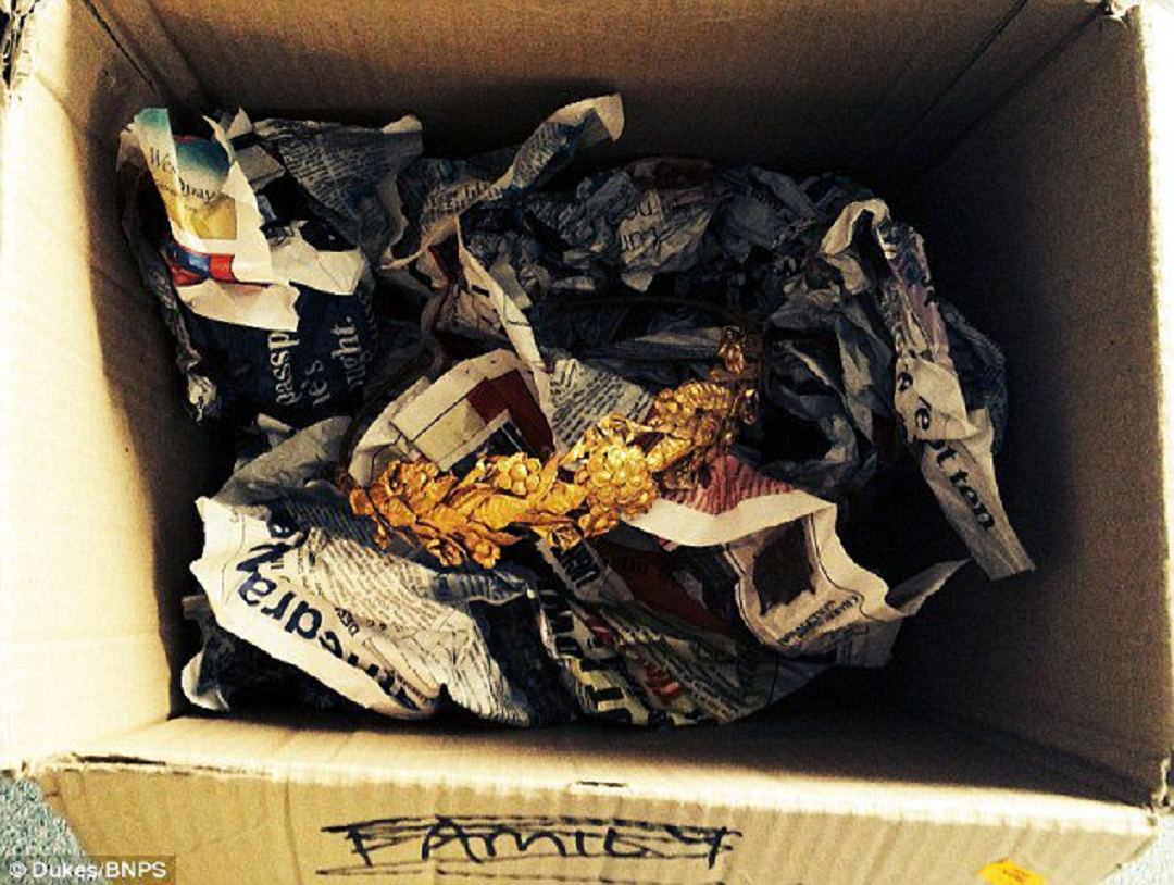 Đang dọn gầm giường, cụ ông "sốc ngang" khi thấy "báu vật" vàng 6 tỷ đồng- Ảnh 1.