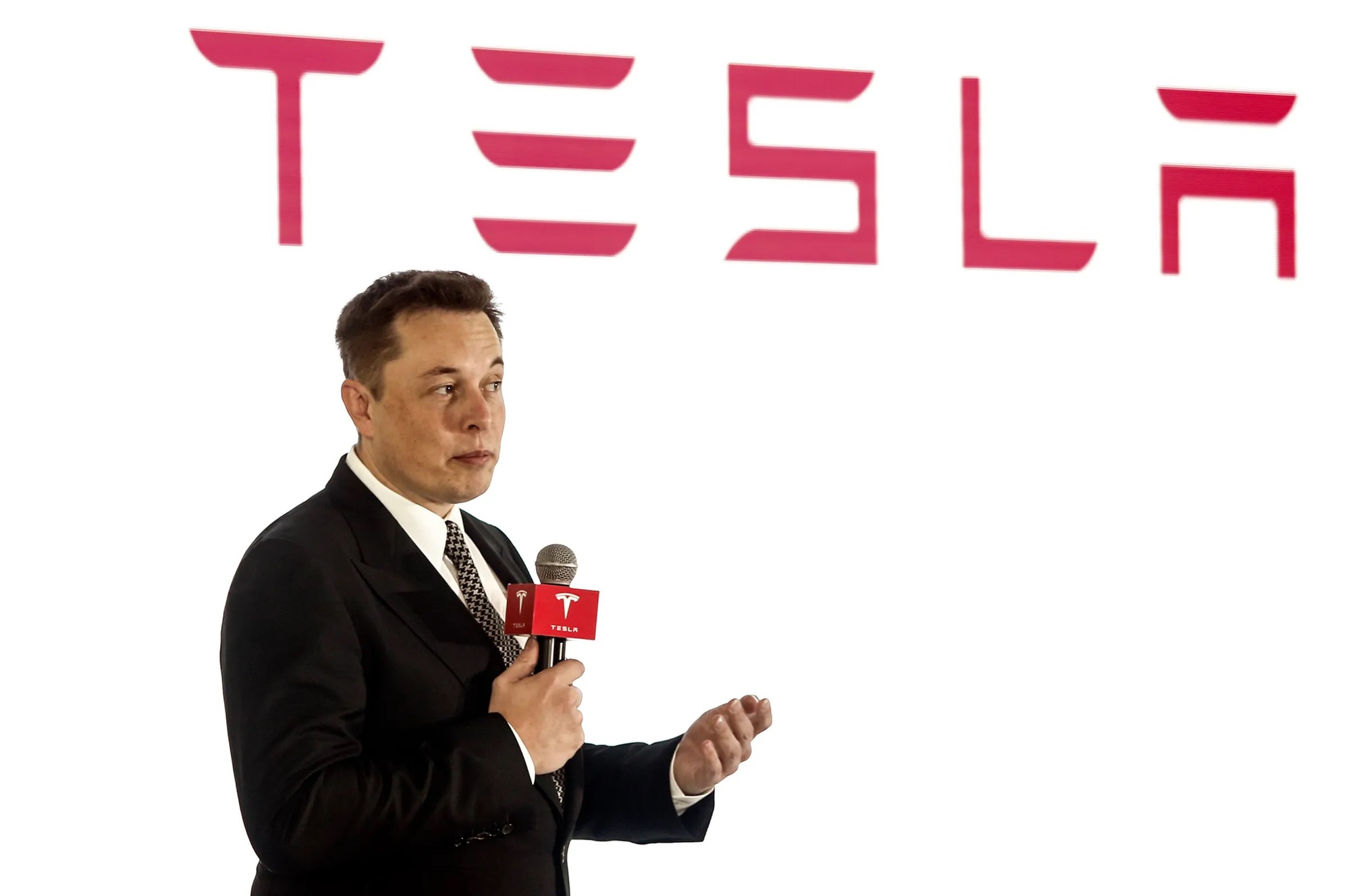Khủng hoảng Tesla: Elon Musk đối mặt với nguy cơ bị thay thế Giữa lúc công ty lao đao - Ảnh 1. Khủng hoảng Tesla: Elon Musk đối mặt với nguy cơ bị thay thế Giữa lúc công ty lao đao - Ảnh 1.