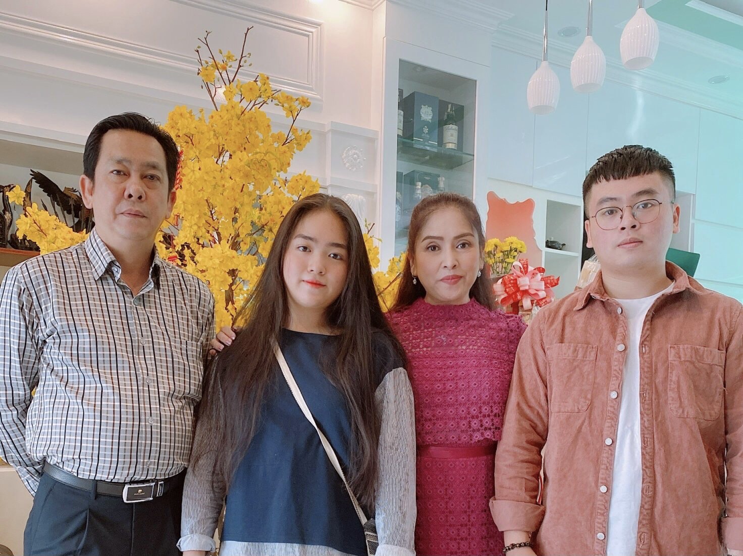 Nữ NSƯT sở hữu nhà mặt tiền vài chục tỷ đồng ở Quận 7, nhiều tài tử theo đuổi nhưng cưới chồng kém tiếng - Ảnh 3.