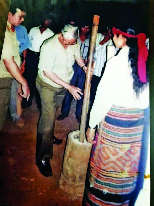 Đời riêng cha đẻ 'Mùa xuân trên thành phố Hồ Chí Minh' - Ảnh 2. Đời riêng cha đẻ 'Mùa xuân trên thành phố Hồ Chí Minh' - Ảnh 2.
