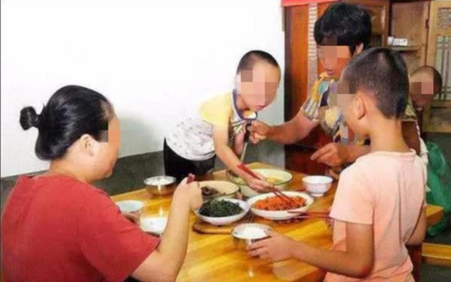 Dạy con cách sống tinh tế qua bữa cơm quê, bài học từ câu nói hồn nhiên - Ảnh 1. Dạy con cách sống tinh tế qua bữa cơm quê, bài học từ câu nói hồn nhiên - Ảnh 1.