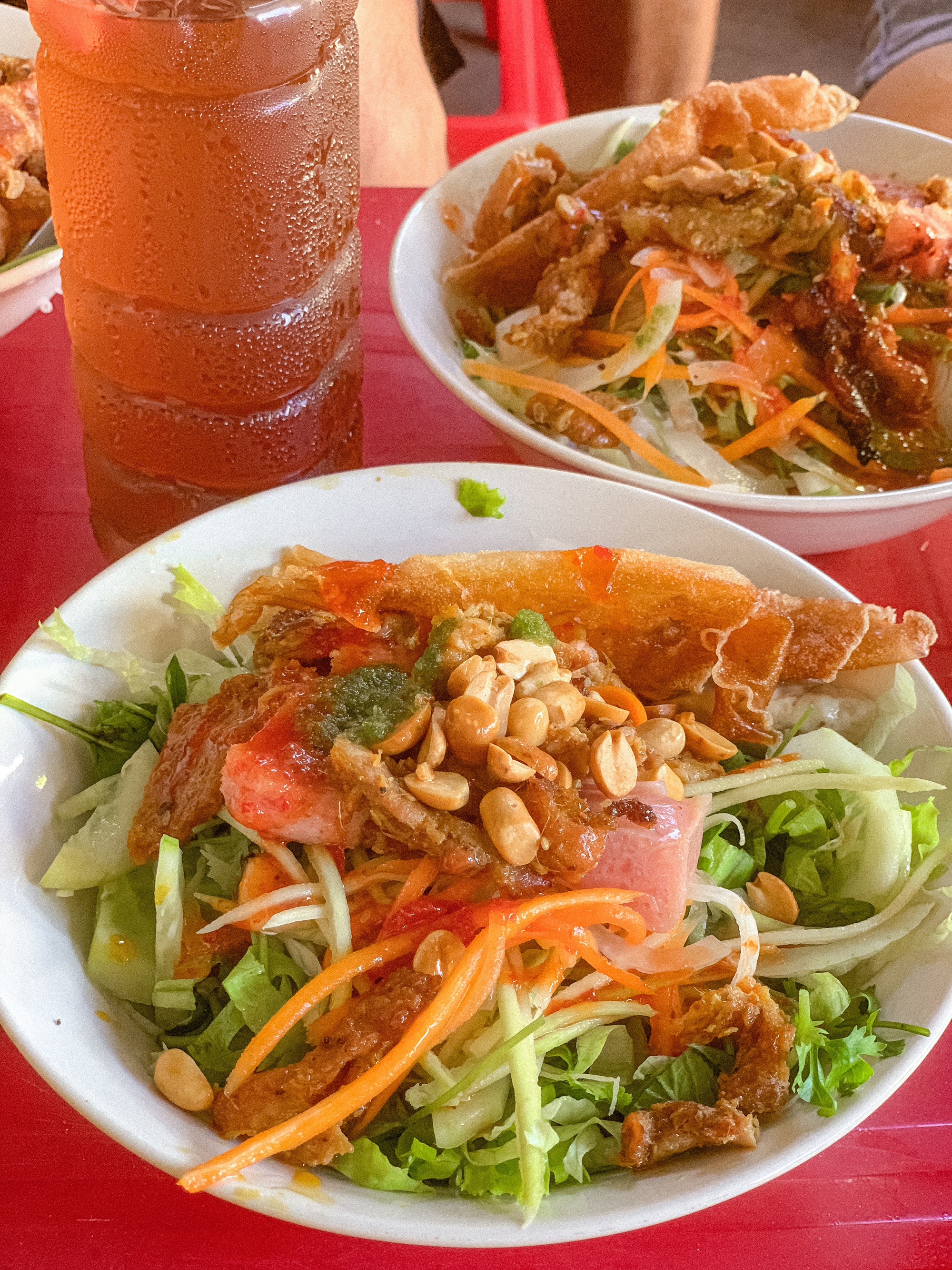Du khách "sốc" khi đi ăn ở Nha Trang: Bánh bèo 15k/khay 10 chiếc, bánh xèo 8k/chiếc "ú ụ" hải sản - Ảnh 2. Du khách "sốc" khi đi ăn ở Nha Trang: Bánh bèo 15k/khay 10 chiếc, bánh xèo 8k/chiếc "ú ụ" hải sản - Ảnh 2.