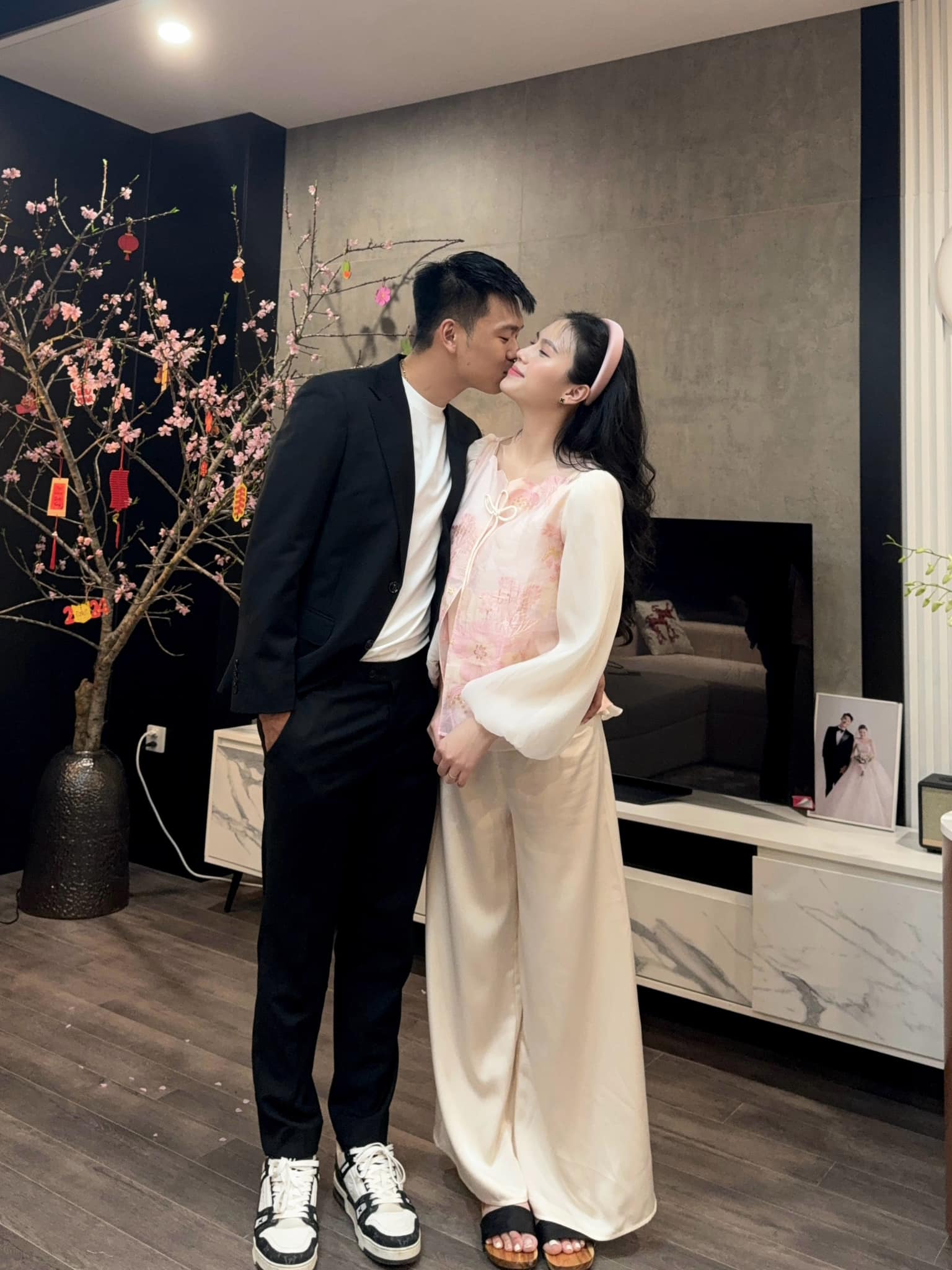 Tuyển thủ Việt Nam khoe biệt thự chục tỷ bề thế đang hoàn thiện, hoành tráng không kém nhà bạn thân - Văn Hậu-Hải My!- Ảnh 3.