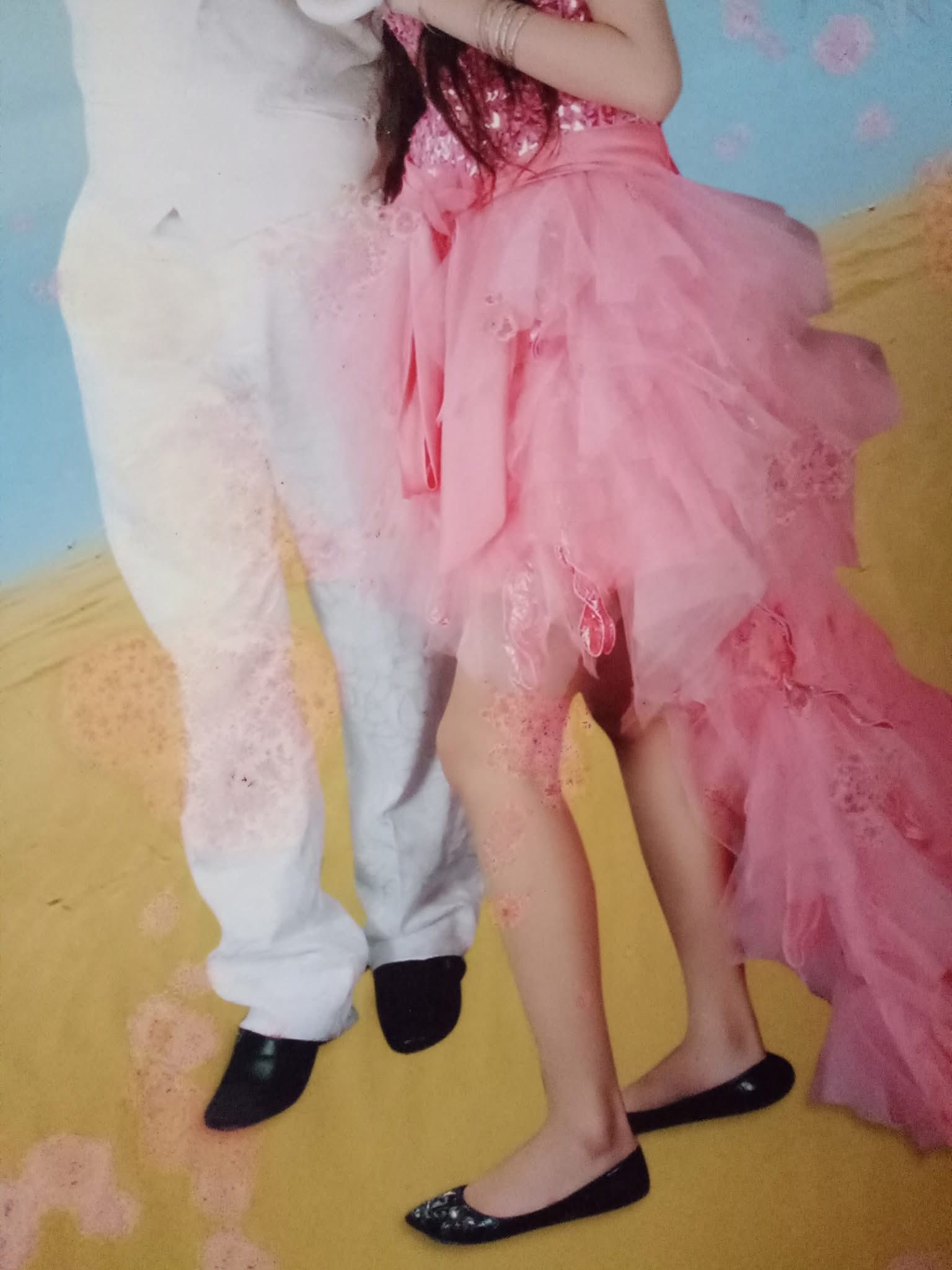 Hot mom nổi tiếng đăng ảnh cưới cách đây 15 năm có thể "sĩ" đến muôn đời, chú rể đẹp trai nhưng nhìn cứ "sai sai"- Ảnh 5. Hot mom nổi tiếng đăng ảnh cưới cách đây 15 năm có thể "sĩ" đến muôn đời, chú rể đẹp trai nhưng nhìn cứ "sai sai"- Ảnh 5.