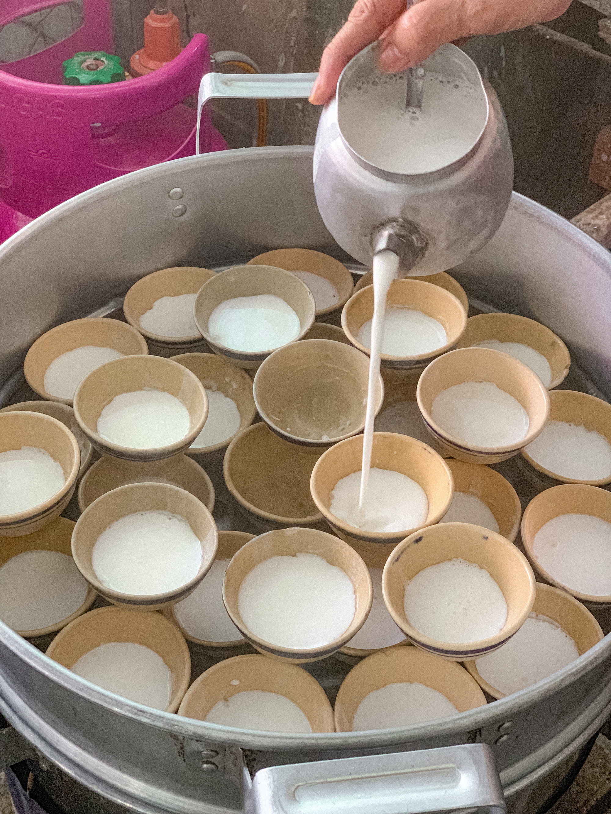 Du khách "sốc" khi đi ăn ở Nha Trang: Bánh bèo 15k/khay 10 chiếc, bánh xèo 8k/chiếc "ú ụ" hải sản - Ảnh 4. Du khách "sốc" khi đi ăn ở Nha Trang: Bánh bèo 15k/khay 10 chiếc, bánh xèo 8k/chiếc "ú ụ" hải sản - Ảnh 4.