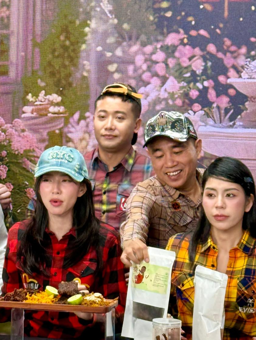 Người tham gia đóng quảng cáo, bán kẹo rau KERA chung team Quang Linh Vlogs, Thuỳ Tiên đang “ở ẩn”- Ảnh 3.