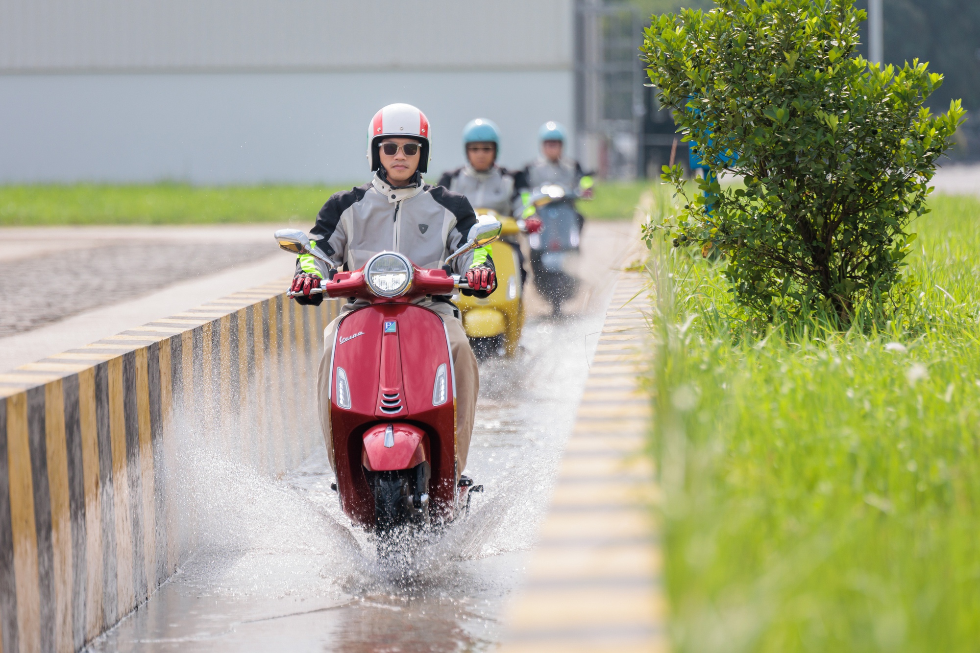 Ghé thăm nhà máy Piaggio top đầu thế giới, trải nghiệm xe: Vespa Primavera êm ái cho phái nữ, Sprint bốc mạnh cho người mê thể thao- Ảnh 17. Ghé thăm nhà máy Piaggio top đầu thế giới, trải nghiệm xe: Vespa Primavera êm ái cho phái nữ, Sprint bốc mạnh cho người mê thể thao- Ảnh 17.