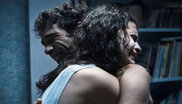 Phim 18+ gây sốc nhất Cannes 2025: Khán giả la hét đòi dừng chiếu, có người ra khỏi rạp bằng xe cứu thương- Ảnh 3. Phim 18+ gây sốc nhất Cannes 2025: Khán giả la hét đòi dừng chiếu, có người ra khỏi rạp bằng xe cứu thương- Ảnh 3.