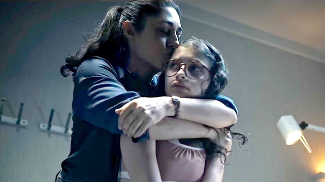 Phim 18+ gây sốc nhất Cannes 2025: Khán giả la hét đòi dừng chiếu, có người ra khỏi rạp bằng xe cứu thương- Ảnh 5. Phim 18+ gây sốc nhất Cannes 2025: Khán giả la hét đòi dừng chiếu, có người ra khỏi rạp bằng xe cứu thương- Ảnh 5.