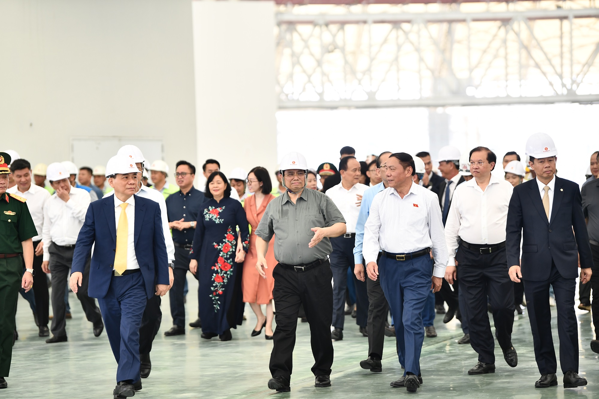 Ông Phạm Nhật Vượng tháp tùng Thủ tướng thăm TT triển lãm quốc gia: Mãn nhãn siêu dự án Top 10 thế giới - Ảnh 3.