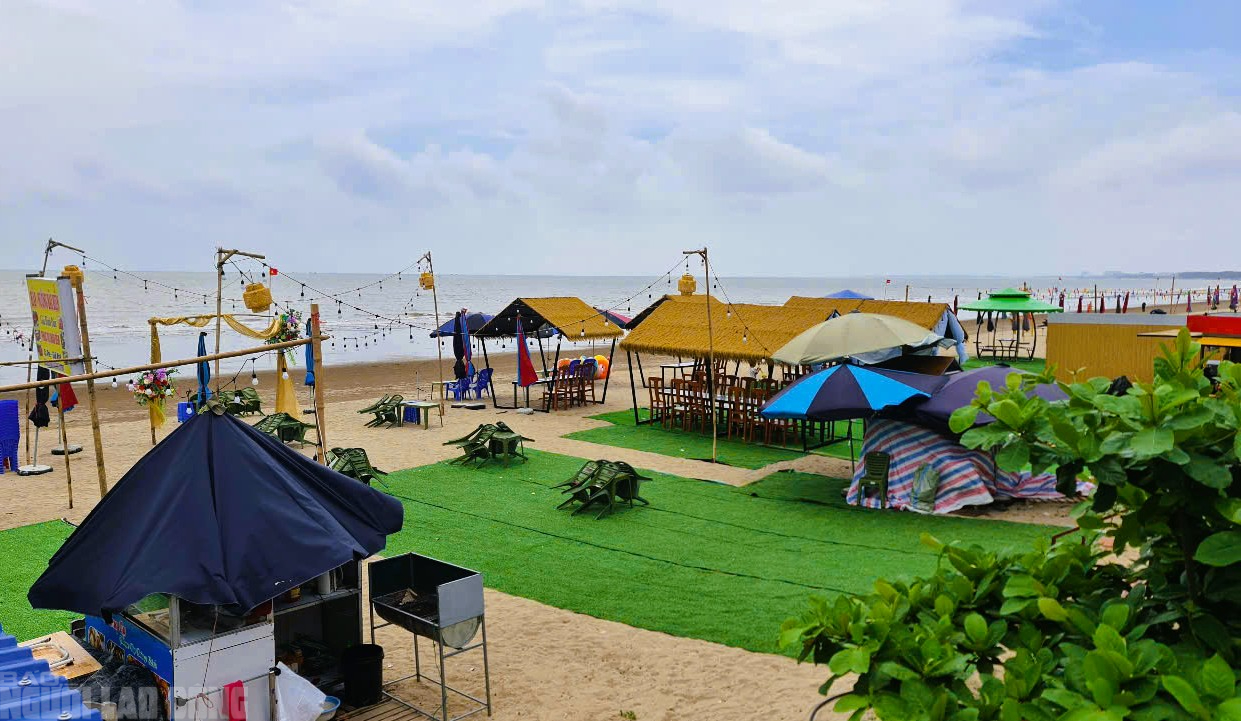 Cảnh nhếch nhác ở bãi biển Hải Tiến nổi tiếng tại thanh hóa - Ảnh 3.