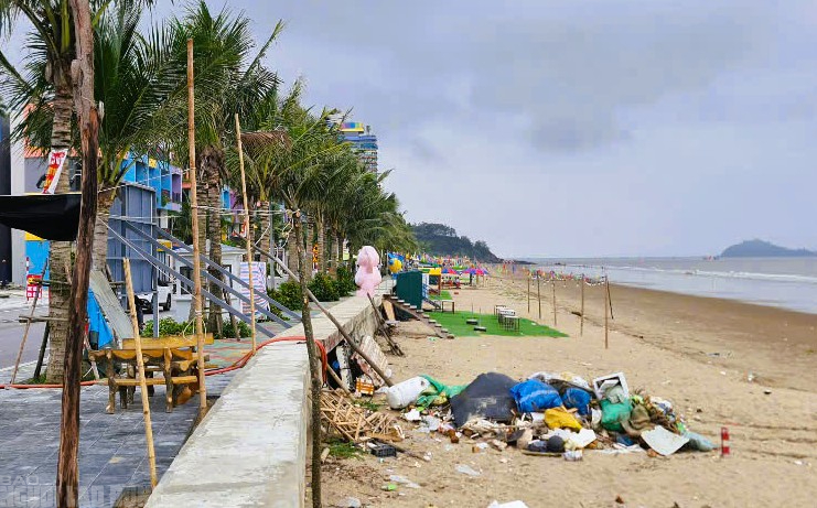 Cảnh nhếch nhác ở bãi biển Hải Tiến nổi tiếng tại thanh hóa - Ảnh 12.