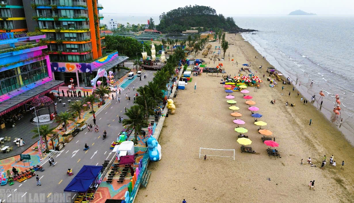 Cảnh nhếch nhác ở bãi biển Hải Tiến nổi tiếng tại thanh hóa - Ảnh 13.