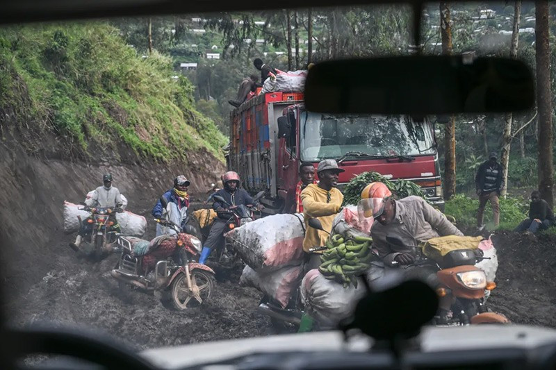 Bên trong 'mỏ vàng đen' coltan Congo nuôi sống thế giới công nghệ - Ảnh 8.