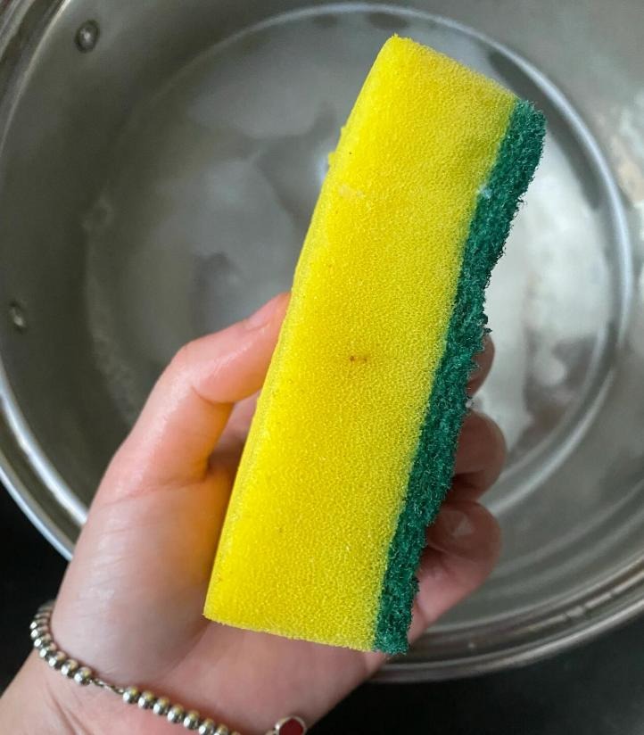 Sống lâu tôi mới ngã ngửa nhận ra có 7 thứ trong nhà bẩn vượt sức tưởng tượng- Ảnh 1.