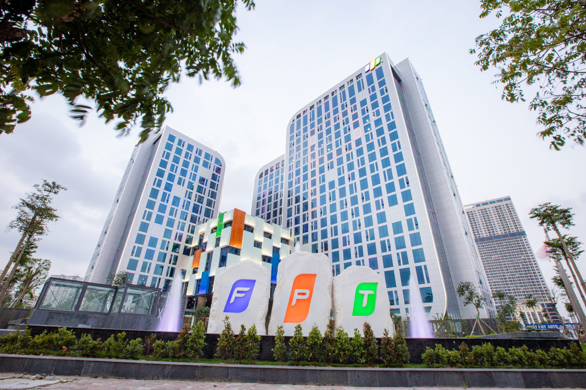 FPT vươn lên Top 40 công ty Công nghệ châu Á trong năm 2024 - Ảnh 2. FPT vươn lên Top 40 công ty Công nghệ châu Á trong năm 2024 - Ảnh 2.