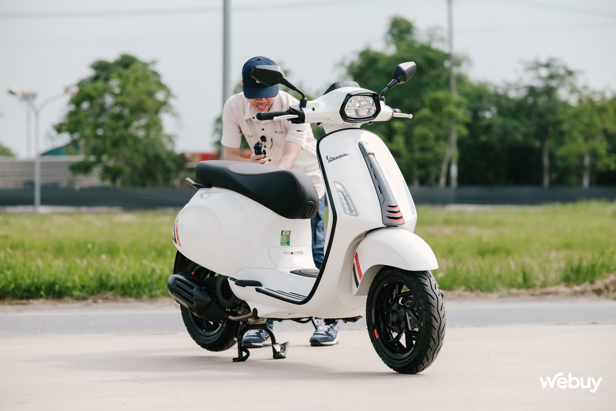 Ghé thăm nhà máy Piaggio top đầu thế giới, trải nghiệm xe: Vespa Primavera êm ái cho phái nữ, Sprint bốc mạnh cho người mê thể thao- Ảnh 8. Ghé thăm nhà máy Piaggio top đầu thế giới, trải nghiệm xe: Vespa Primavera êm ái cho phái nữ, Sprint bốc mạnh cho người mê thể thao- Ảnh 8.