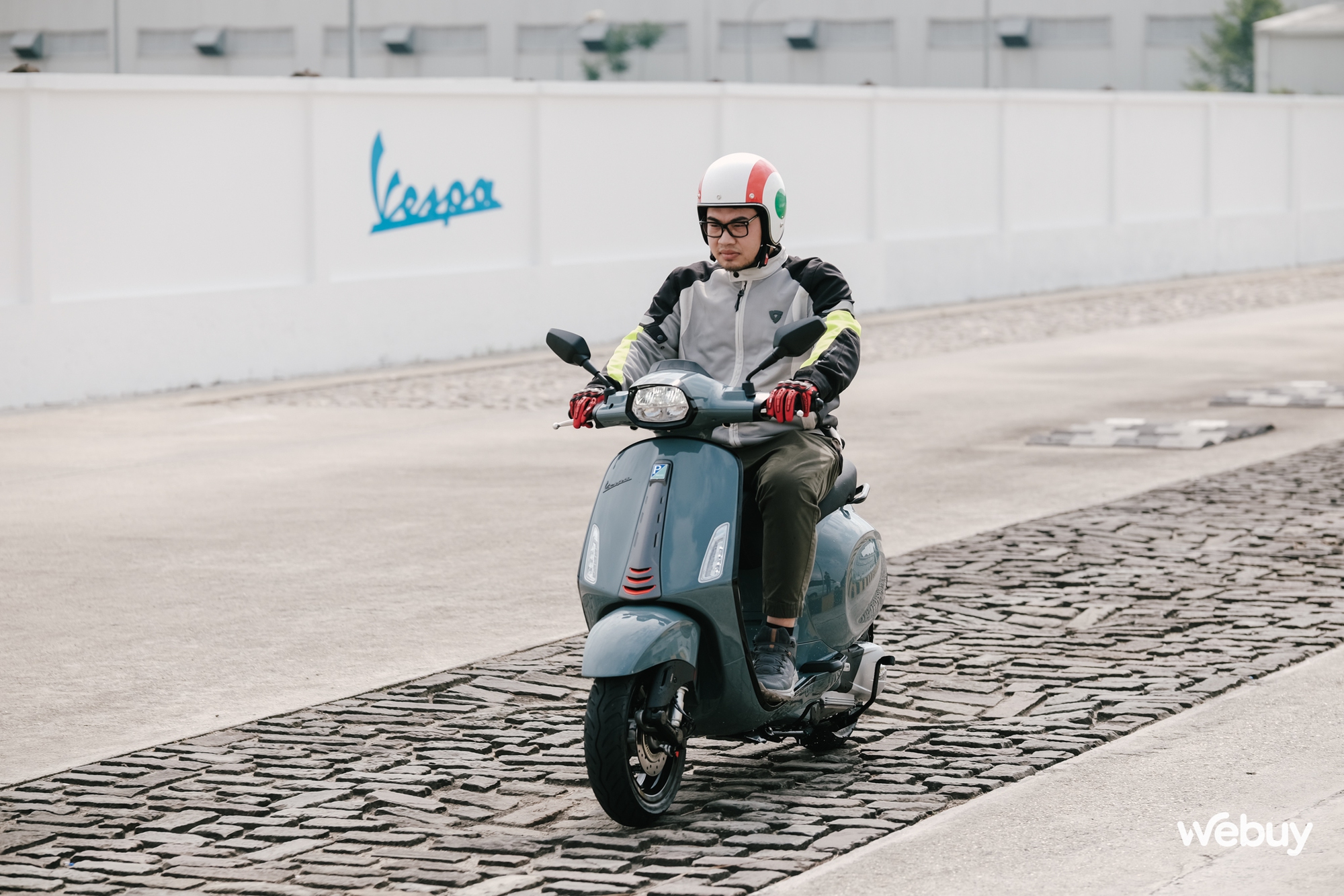 Ghé thăm nhà máy Piaggio top đầu thế giới, trải nghiệm xe: Vespa Primavera êm ái cho phái nữ, Sprint bốc mạnh cho người mê thể thao- Ảnh 19. Ghé thăm nhà máy Piaggio top đầu thế giới, trải nghiệm xe: Vespa Primavera êm ái cho phái nữ, Sprint bốc mạnh cho người mê thể thao- Ảnh 19.