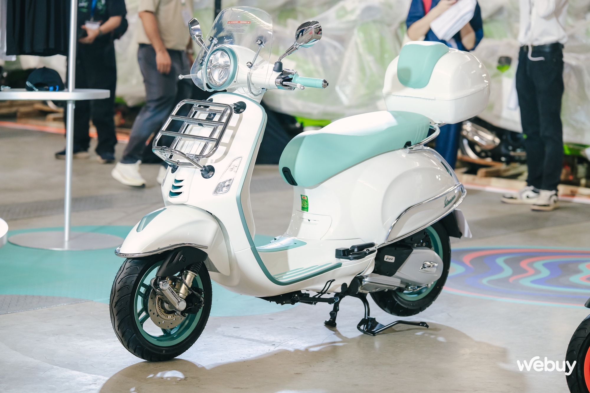 Ghé thăm nhà máy Piaggio top đầu thế giới, trải nghiệm xe: Vespa Primavera êm ái cho phái nữ, Sprint bốc mạnh cho người mê thể thao- Ảnh 4. Ghé thăm nhà máy Piaggio top đầu thế giới, trải nghiệm xe: Vespa Primavera êm ái cho phái nữ, Sprint bốc mạnh cho người mê thể thao- Ảnh 4.