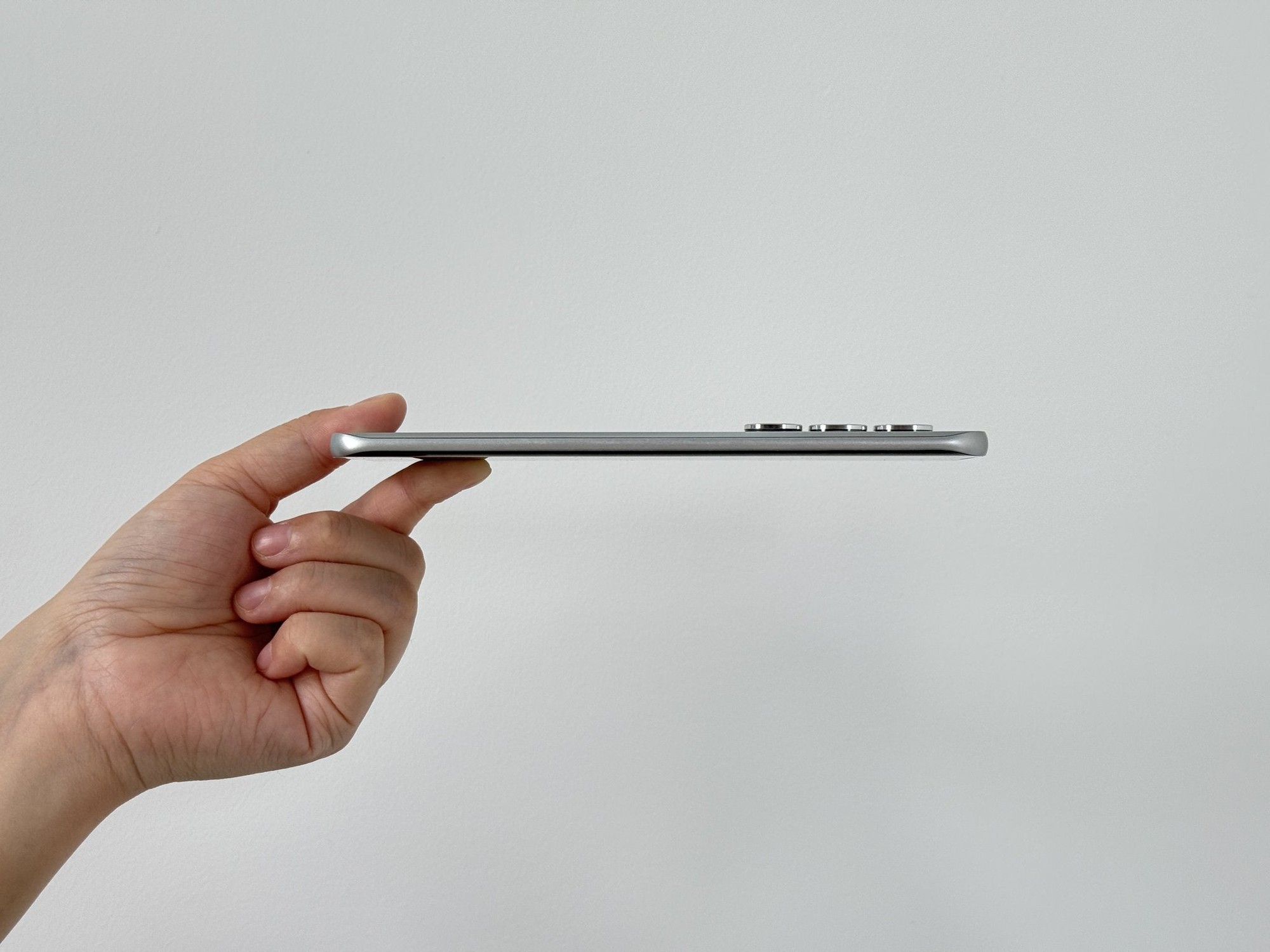 Đáp trả Galaxy S25 Edge, hãng Trung Quốc rục rịch ra mắt smartphone màn hình cong mỏng nhất thế giới- Ảnh 1. Đáp trả Galaxy S25 Edge, hãng Trung Quốc rục rịch ra mắt smartphone màn hình cong mỏng nhất thế giới- Ảnh 1.