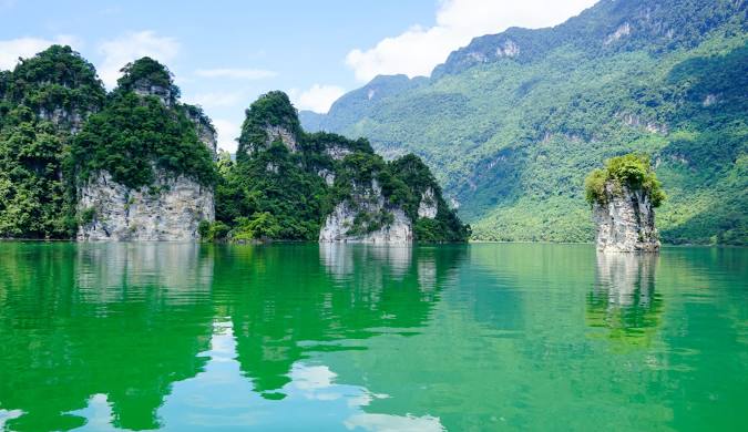 Khám phá Tuyên Quang, Cao Bằng cùng "Thám tử Kiên": Cảnh sắc "tuyệt đối điện ảnh" giữa sương mù, núi đá và ánh hoàng hôn - Ảnh 3. Khám phá Tuyên Quang, Cao Bằng cùng "Thám tử Kiên": Cảnh sắc "tuyệt đối điện ảnh" giữa sương mù, núi đá và ánh hoàng hôn - Ảnh 3.