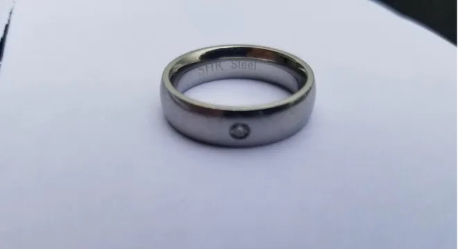 Kỳ lạ: Cần thủ c&acirc;u được con c&aacute; với chiếc nhẫn đ&iacute;nh kim cương gắn ở đu&ocirc;i - Ảnh 3.