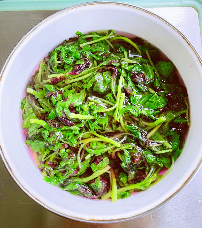 3 m&oacute;n ăn từ loại rau gi&uacute;p gan khỏe, bảo vệ tim: Rất rẻ lại mệnh danh l&agrave; "vi&ecirc;n hồng ngọc" trong c&aacute;c loại rau - Ảnh 3.