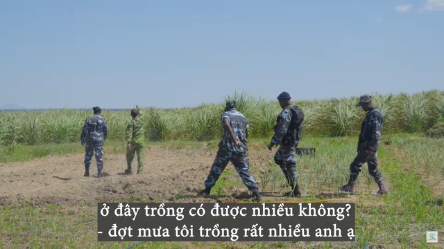 Cảnh sát bất ngờ đến trang trại team Quang Linh châu Phi, chuyện gì đã xảy ra? - Ảnh 3.