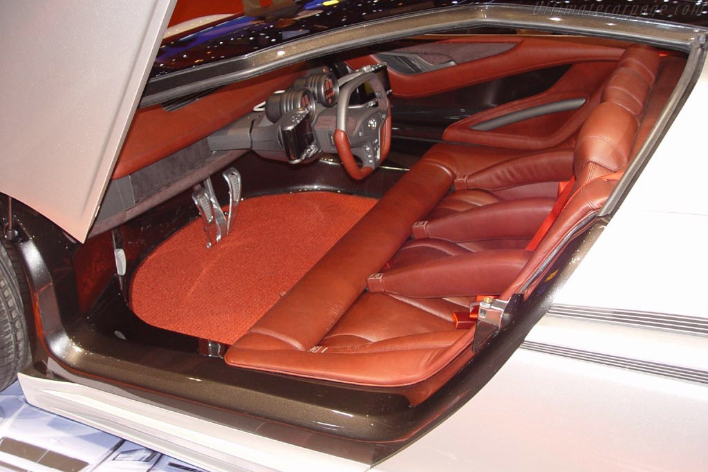 Hóa ra Toyota từng có siêu xe độc đáo thế này: Cửa cánh chim, nội thất như McLaren F1, máy RX hybrid - Ảnh 3.