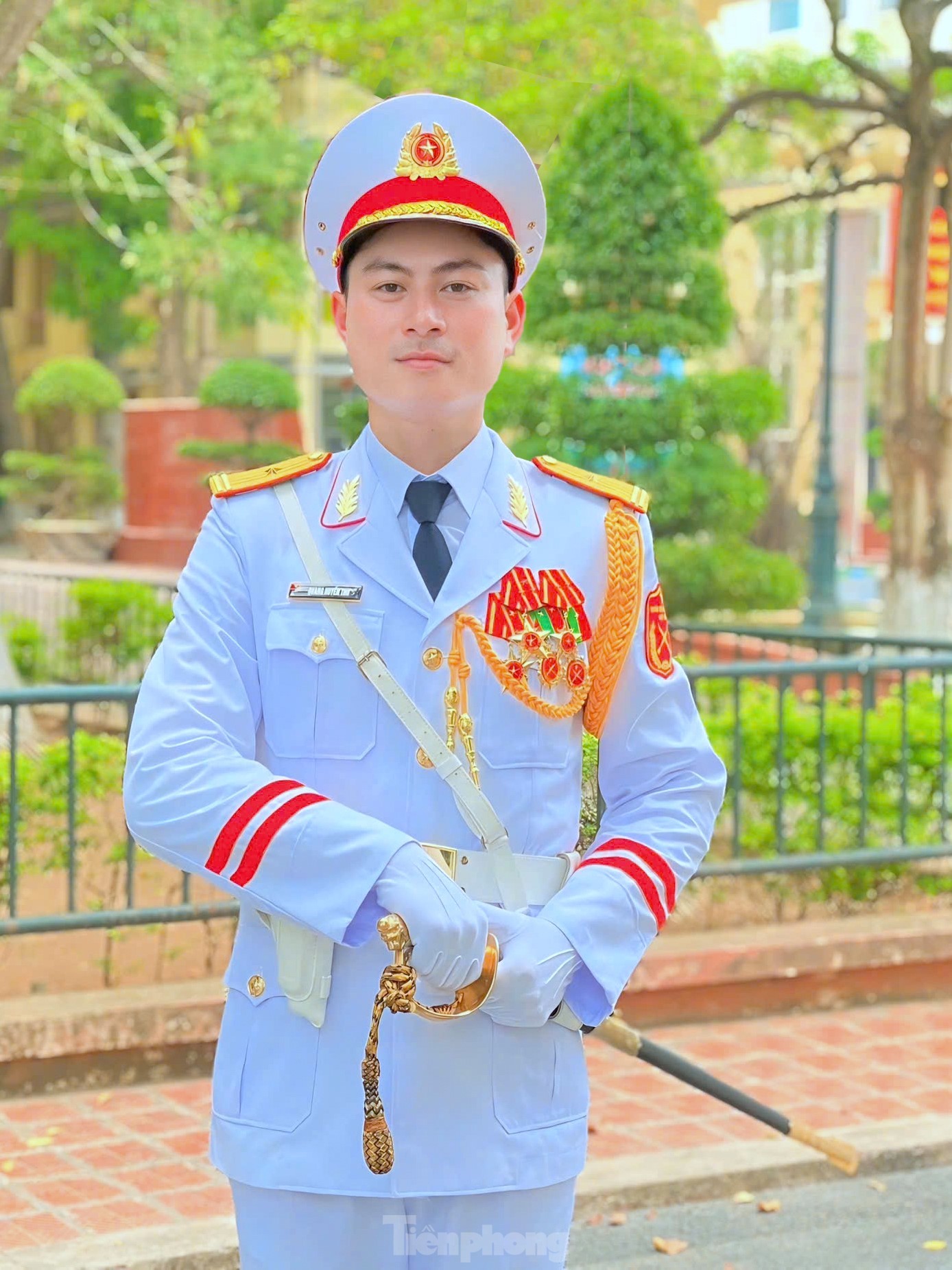 Đội trưởng Ti&ecirc;u binh danh dự chia sẻ kinh nghiệm đ&oacute;n tiếp yếu nh&acirc;n tại Việt Nam - Ảnh 2.