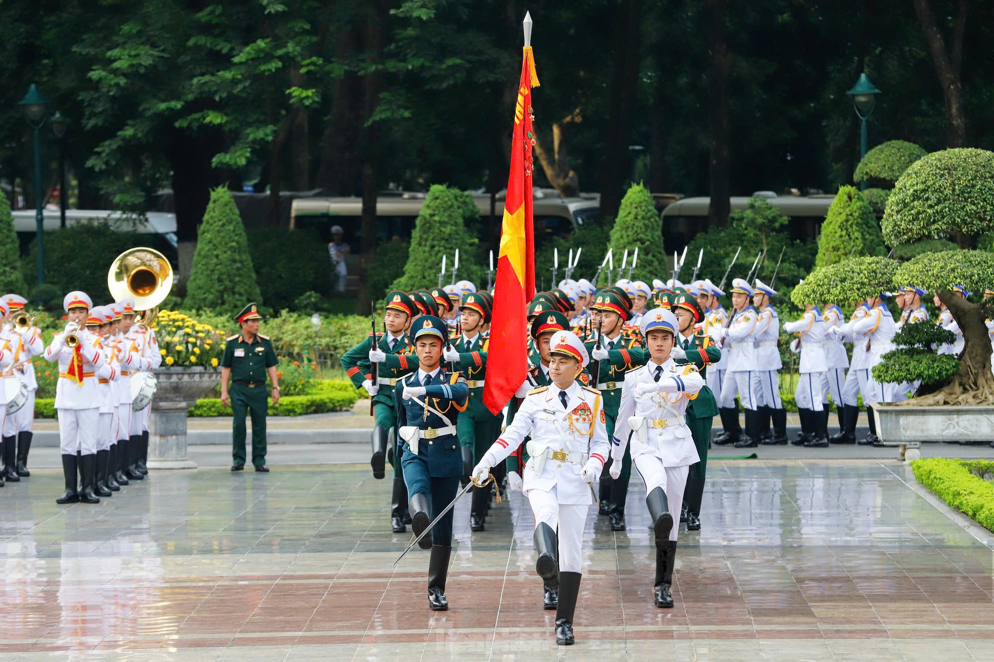 Đội trưởng Ti&ecirc;u binh danh dự chia sẻ kinh nghiệm đ&oacute;n tiếp yếu nh&acirc;n tại Việt Nam - Ảnh 3.