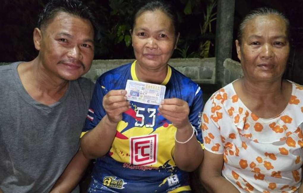 Cặp vợ chồng già trúng 4 tỷ nhờ vé số may mắn bất ngờ - Ảnh 2.