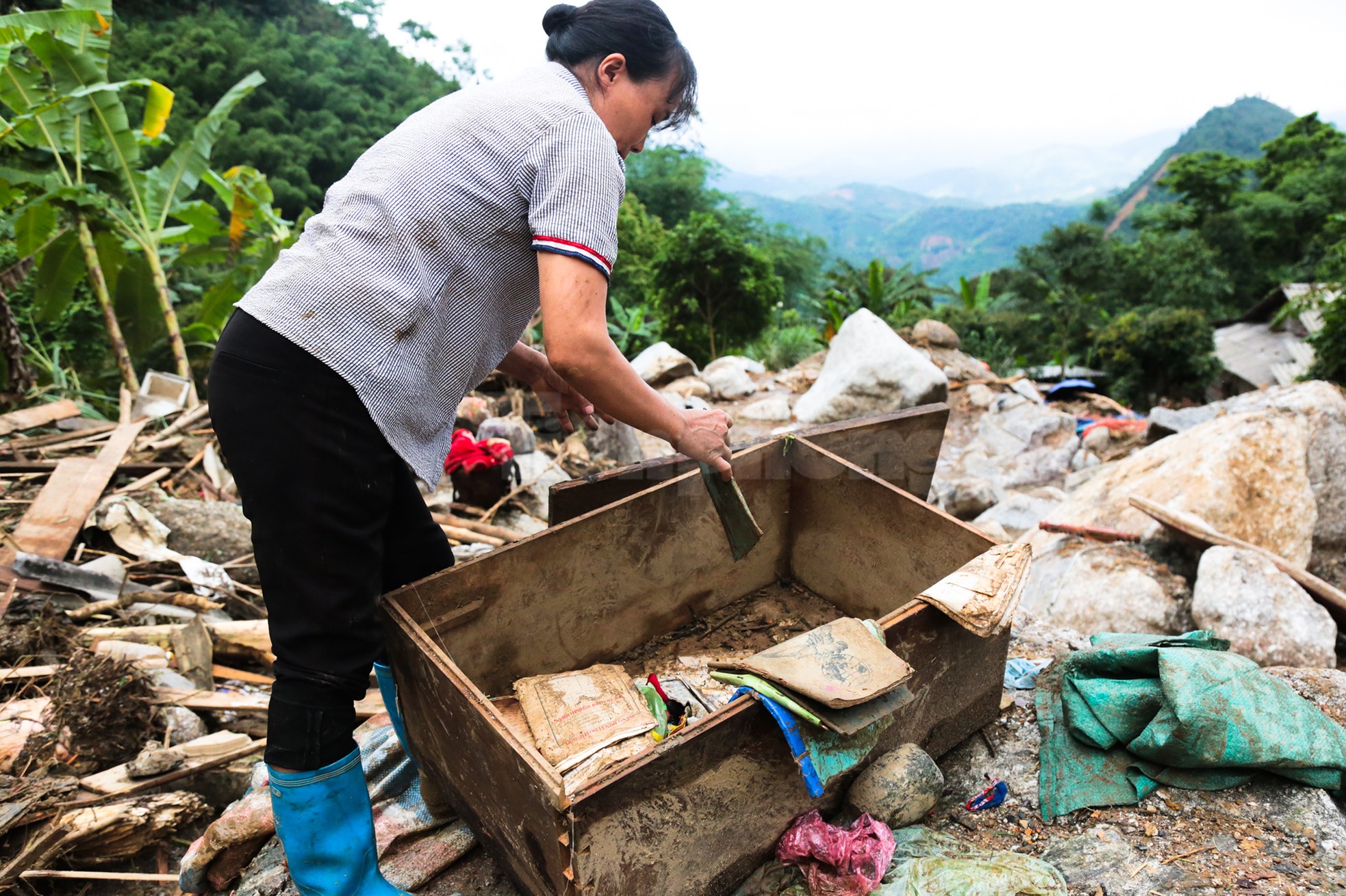 Lũ quét Bắc Kạn san phẳng nhà dân khiến 2 người thiệt mạng và nhiều người bị thương - Ảnh 11. Lũ quét Bắc Kạn san phẳng nhà dân khiến 2 người thiệt mạng và nhiều người bị thương - Ảnh 11.