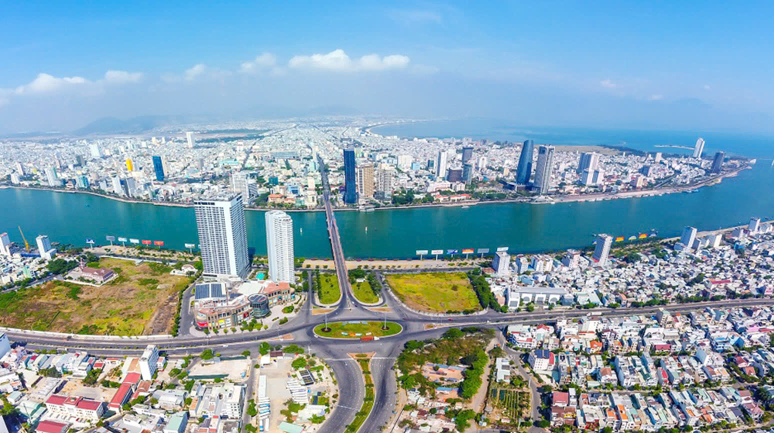 Viettel, FPT, VNPT, CMC… ‘làm tổ’ xây trung tâm dữ liệu, Bí thư Đà Nẵng khẳng định đã sẵn sàng hạ tầng cho trung tâm tài chính quốc tế - Ảnh 3. Viettel, FPT, VNPT, CMC… ‘làm tổ’ xây trung tâm dữ liệu, Bí thư Đà Nẵng khẳng định đã sẵn sàng hạ tầng cho trung tâm tài chính quốc tế - Ảnh 3.