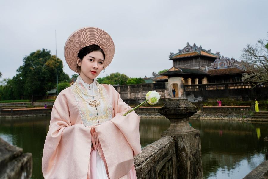 Khách Tây tham gia hoạt động ở Hoàng thành Thăng Long, nhận xét: "Ở Mỹ chúng tôi không thể làm điều này" - Ảnh 3.