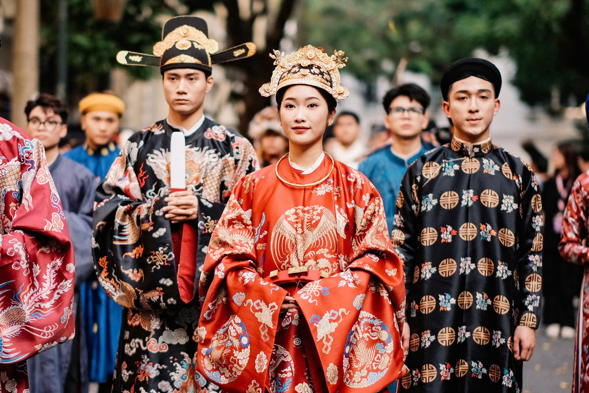 Khách Tây tham gia hoạt động ở Hoàng thành Thăng Long, nhận xét: "Ở Mỹ chúng tôi không thể làm điều này" - Ảnh 16.