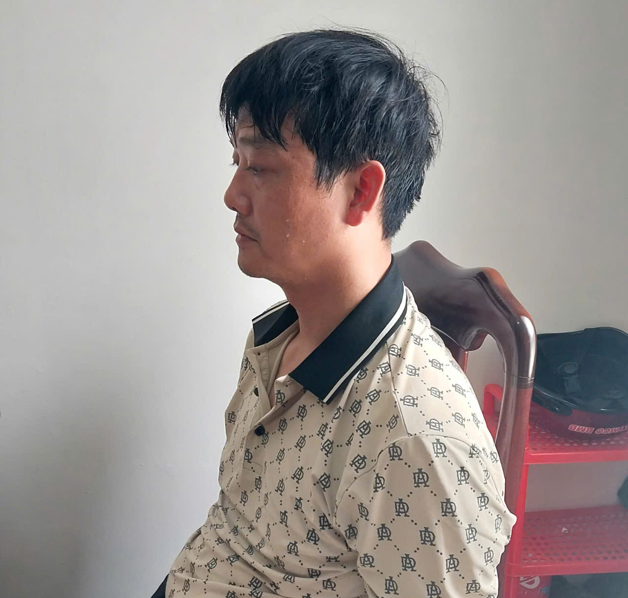 Người đàn ông mặc áo chống nắng cướp ngân hàng Eximbank tại Vũng Tàu - Ảnh 3.