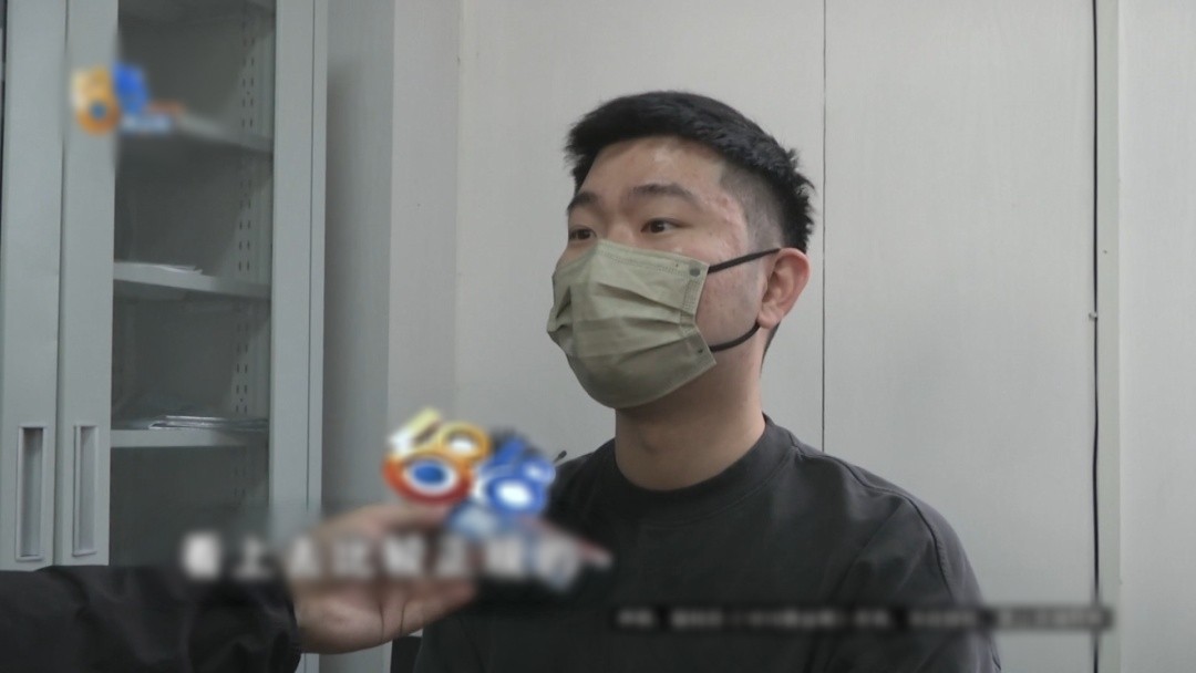 Bán đồng hồ Rolex 1,3 tỷ để mua vàng, tài khoản bị đóng băng - Ảnh 2.