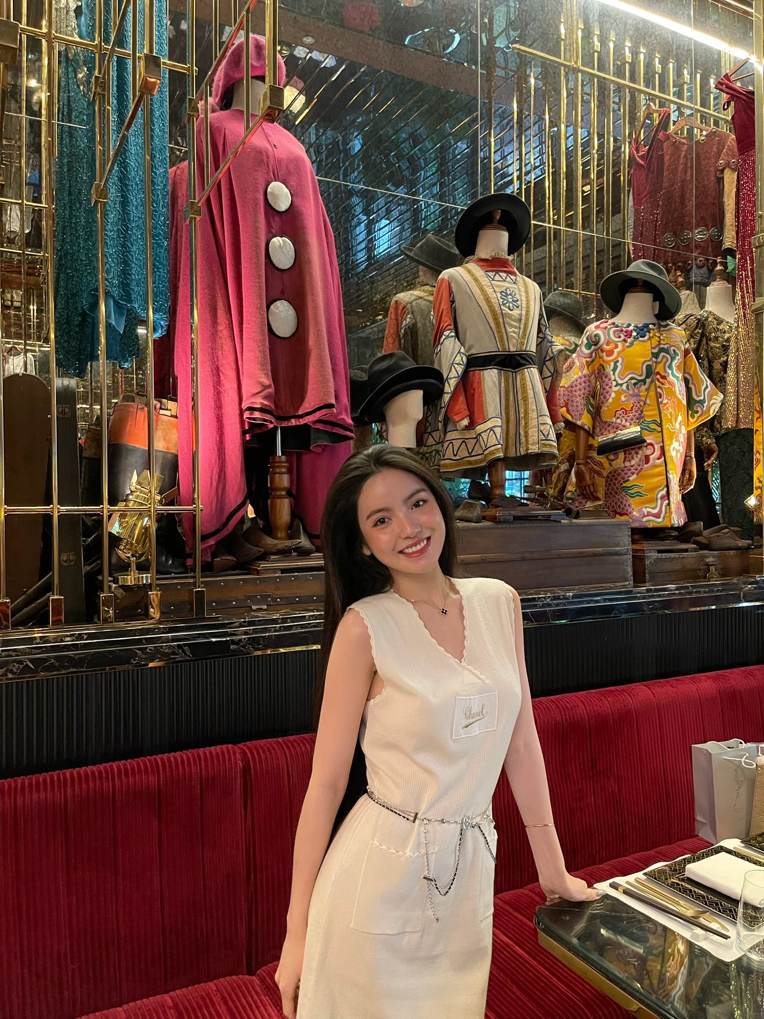 Chu Thanh Huyền ra ngoài diện Chanel sang chảnh, ở nhà mặc đồ ngủ chơi với con vẫn khiến dân tình "xin vía" nhan sắc - Ảnh 1. Chu Thanh Huyền ra ngoài diện Chanel sang chảnh, ở nhà mặc đồ ngủ chơi với con vẫn khiến dân tình "xin vía" nhan sắc - Ảnh 1.