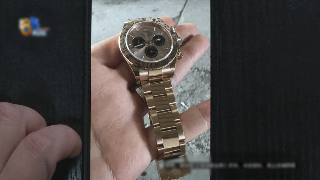 Bán đồng hồ Rolex 1,3 tỷ để mua vàng, tài khoản bị đóng băng - Ảnh 1.