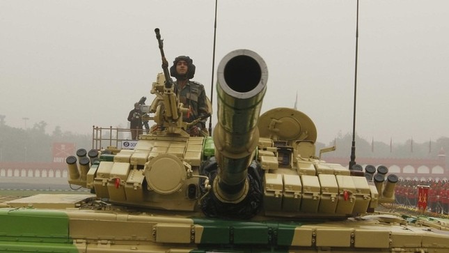 Ấn Độ sử dụng xe tăng T - 72 trong cuộc giao tranh với Pakistan gần đây - Ảnh 1.