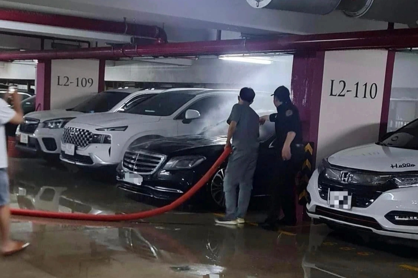 Ca sĩ Duy Mạnh thấy không cần thiết tiếp tục vụ kiện với Mercedes -Benz Việt Nam - Ảnh 1.