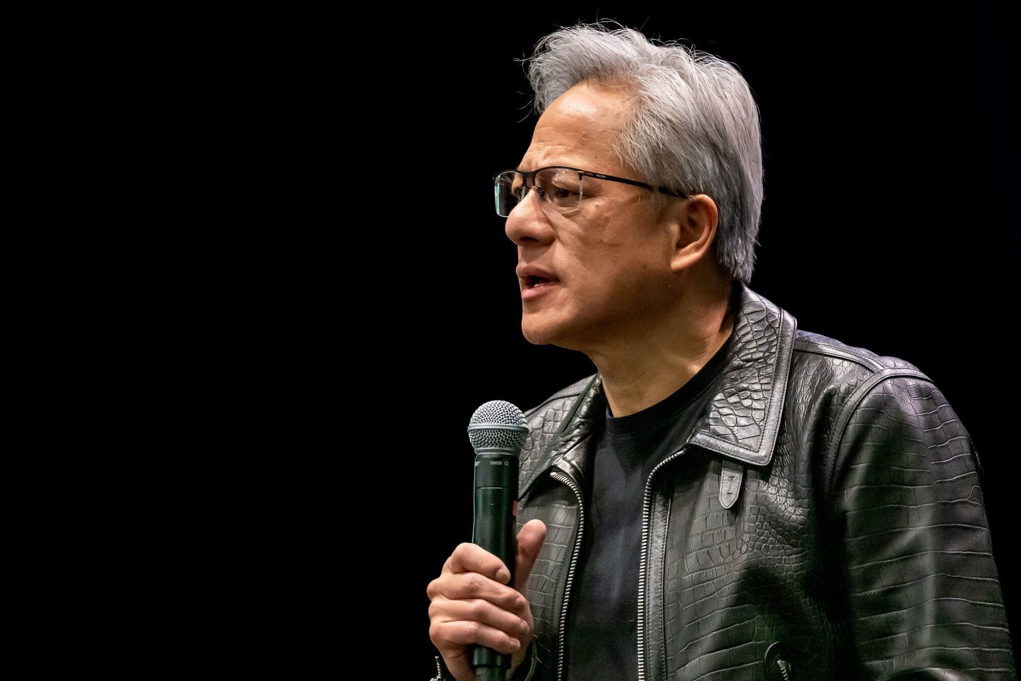 CEO NVIDIA: Nếu đang là sinh viên trong thời đại AI, đây là thứ đầu tiên tôi sẽ học - Ảnh 1.