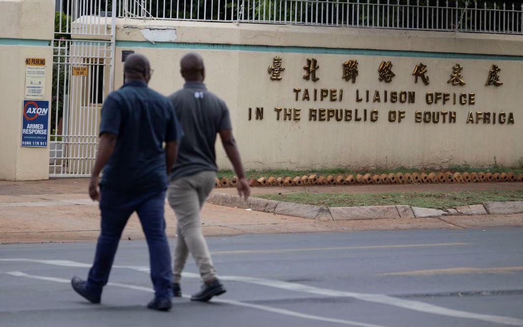 7 phút video gây chấn động Đài Loan (Trung Quốc): Căn cứ chiến lược lộ diện từ trên cao, toàn đảo lo ngại - Ảnh 2.