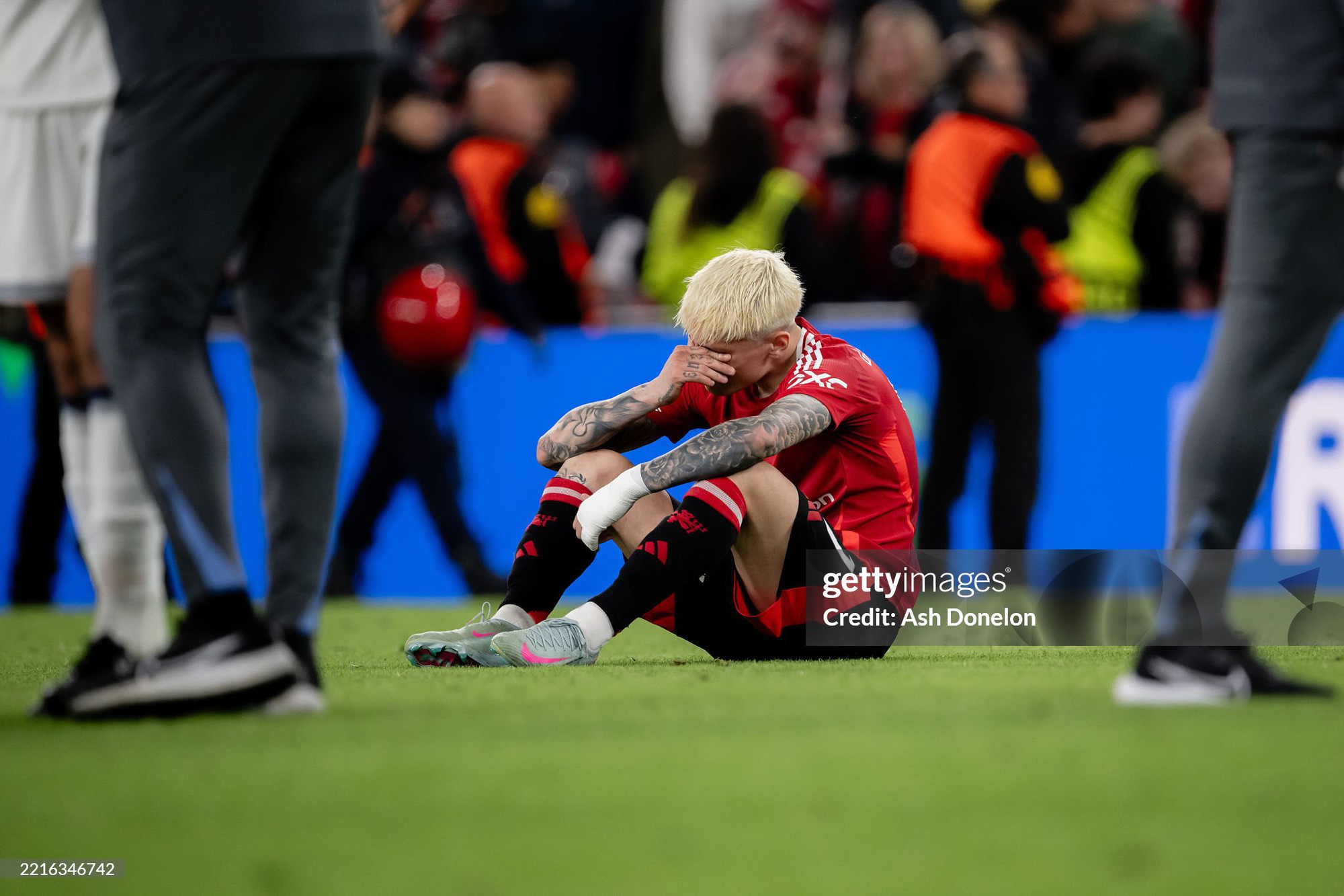 CLB của bầu Đức gửi văn bản gây sốc tới VPF, đề xuất điều "cực kỳ nhạy cảm" về trọng tài ngoại - Ảnh 2.