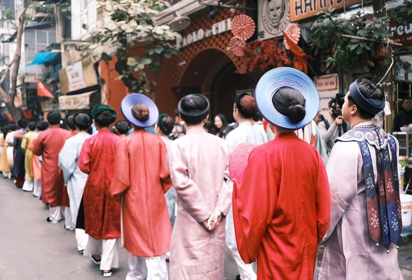 Khách Tây tham gia hoạt động ở Hoàng thành Thăng Long, nhận xét: "Ở Mỹ chúng tôi không thể làm điều này" - Ảnh 10.